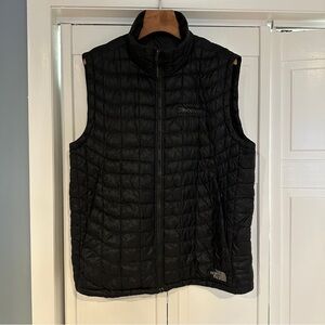 The North Face Thermoball Men's Black Quilted Vest Medium w/ Zippered Pockets